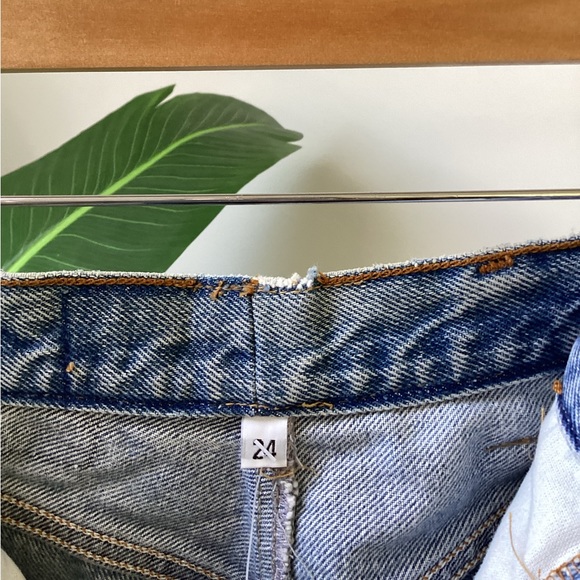 Levi’s denim shorts. - Picture 5 of 5